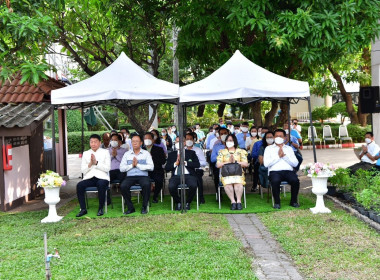 พิธีบวงสรวงตั้งศาลสิ่งศักดิ์สิทธิ์หลังใหม่ประจำสำนักพัฒนาและถ่ายทอดเทคโนโลยีการสหกรณ์ ณ บริเวณด้านหน้าสำนักพัฒนาและถ่ายทอดเทคโนโลยีการสหกรณ์ ถนนพิชัย เขตดุสิต กรุงเทพฯ ... พารามิเตอร์รูปภาพ 4