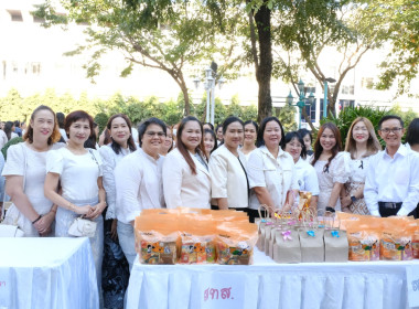 ร่วมทำบุญถวายภัตตาหารเช้าและตักบาตรถวายภัตตาหารแห้ง ... พารามิเตอร์รูปภาพ 11