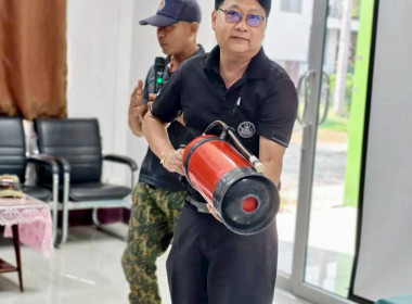 พร้อมรับมือไฟไหม้ ศส.14 ชัยนาท ร่วมอบรมดับเพลิงและอพยพ ณ ... พารามิเตอร์รูปภาพ 9