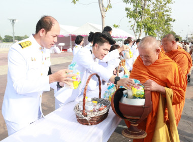 พิธีสวดพระพุทธมนต์และพิธีทำบุญตักบาตรถวายพระราชกุศล ... พารามิเตอร์รูปภาพ 6