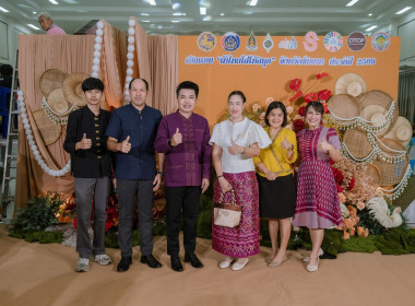 โครงการวิจิตรภูษา พัสตราภรณ์ ชุดไทยพระราชนิยม ๘ แบบ ... พารามิเตอร์รูปภาพ 3